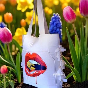 Trendy White Tote Bag with Artistic Lip Design